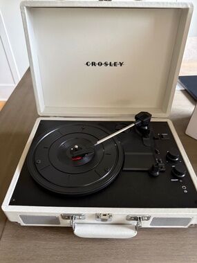 Crosley Cruiser Delux Record Player Bluetooth